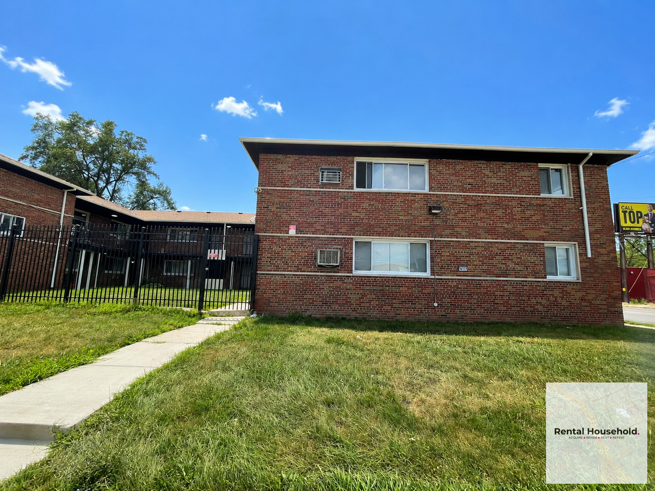 15211 Fenkell St - Photo 2 of 9