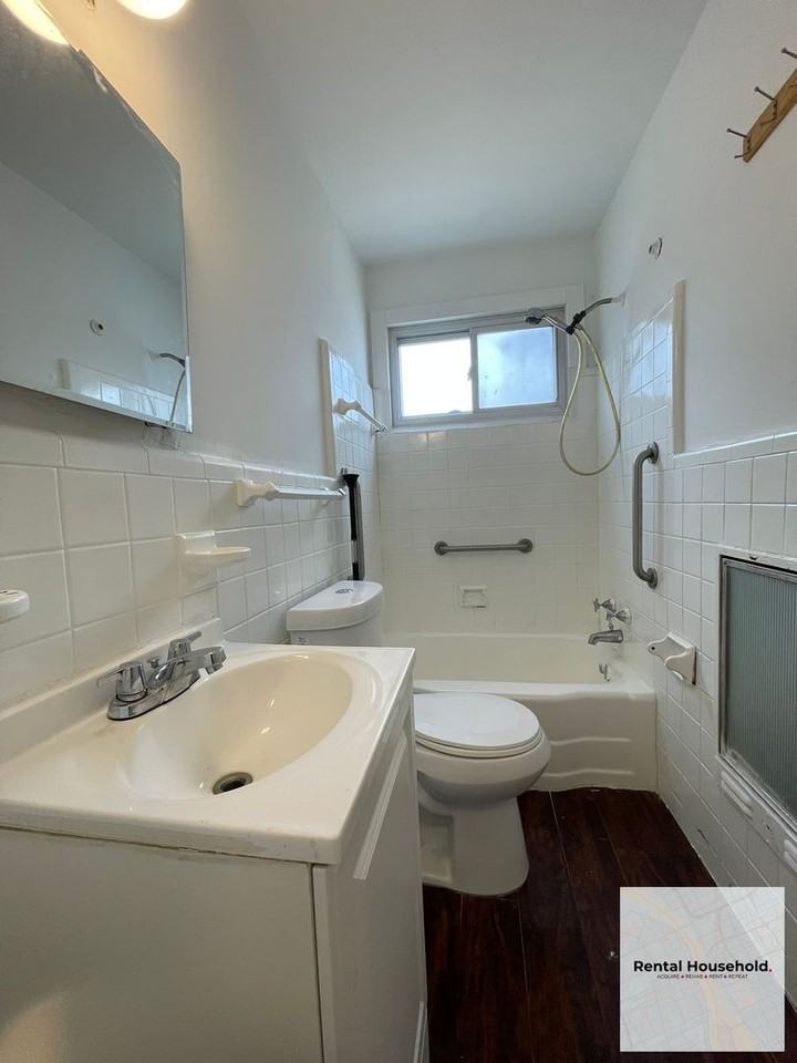 15211 Fenkell St - Photo 4 of 9