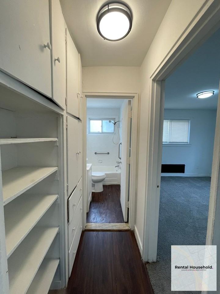15211 Fenkell St - Photo 6 of 9