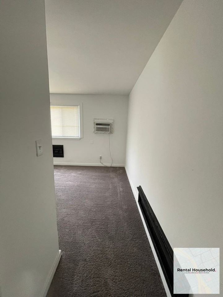 15211 Fenkell St - Photo 7 of 9