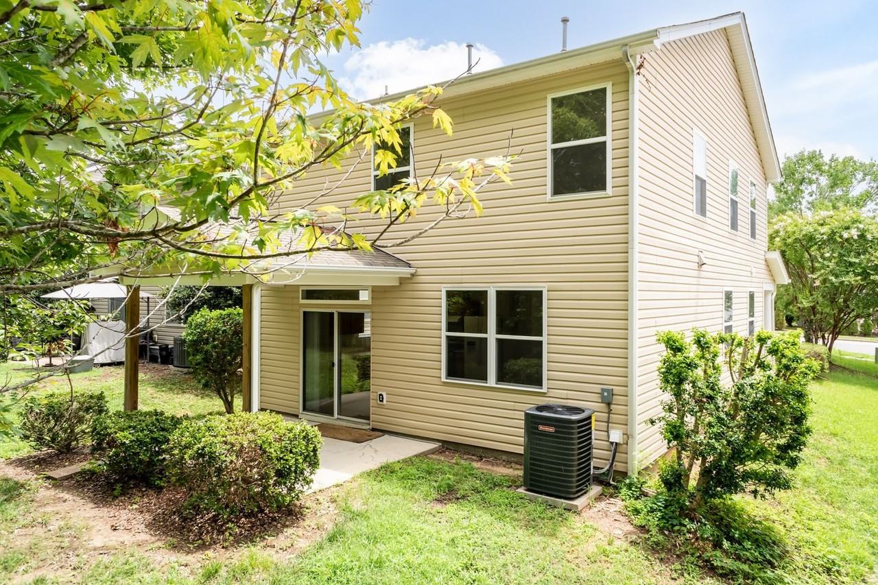 3010 Remington Oaks Cir - Photo 4 of 28