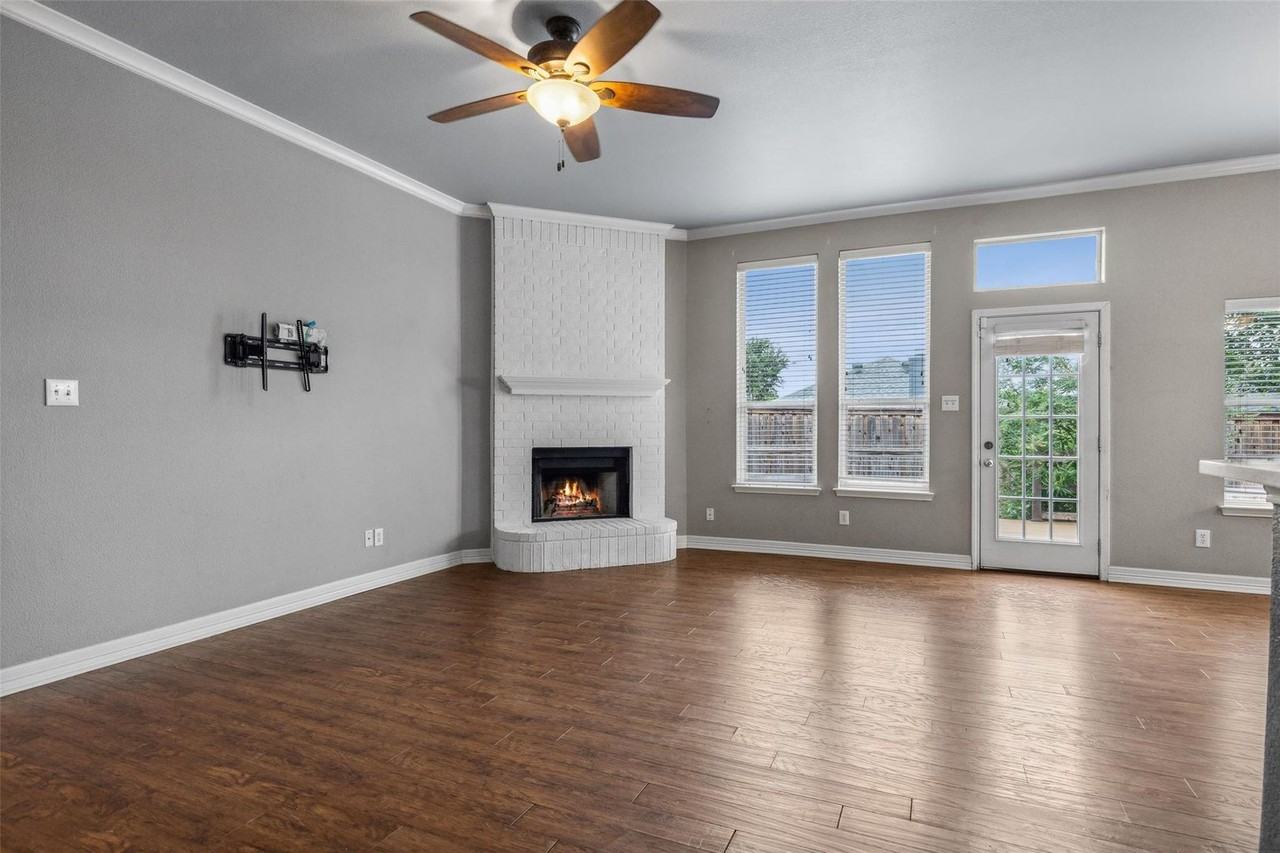 7261 Decoy Ln - Photo 3 of 14