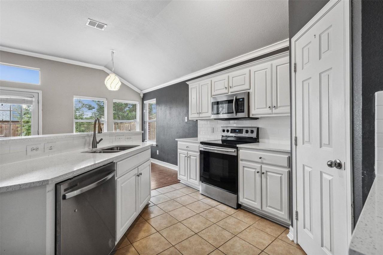 7261 Decoy Ln - Photo 5 of 14