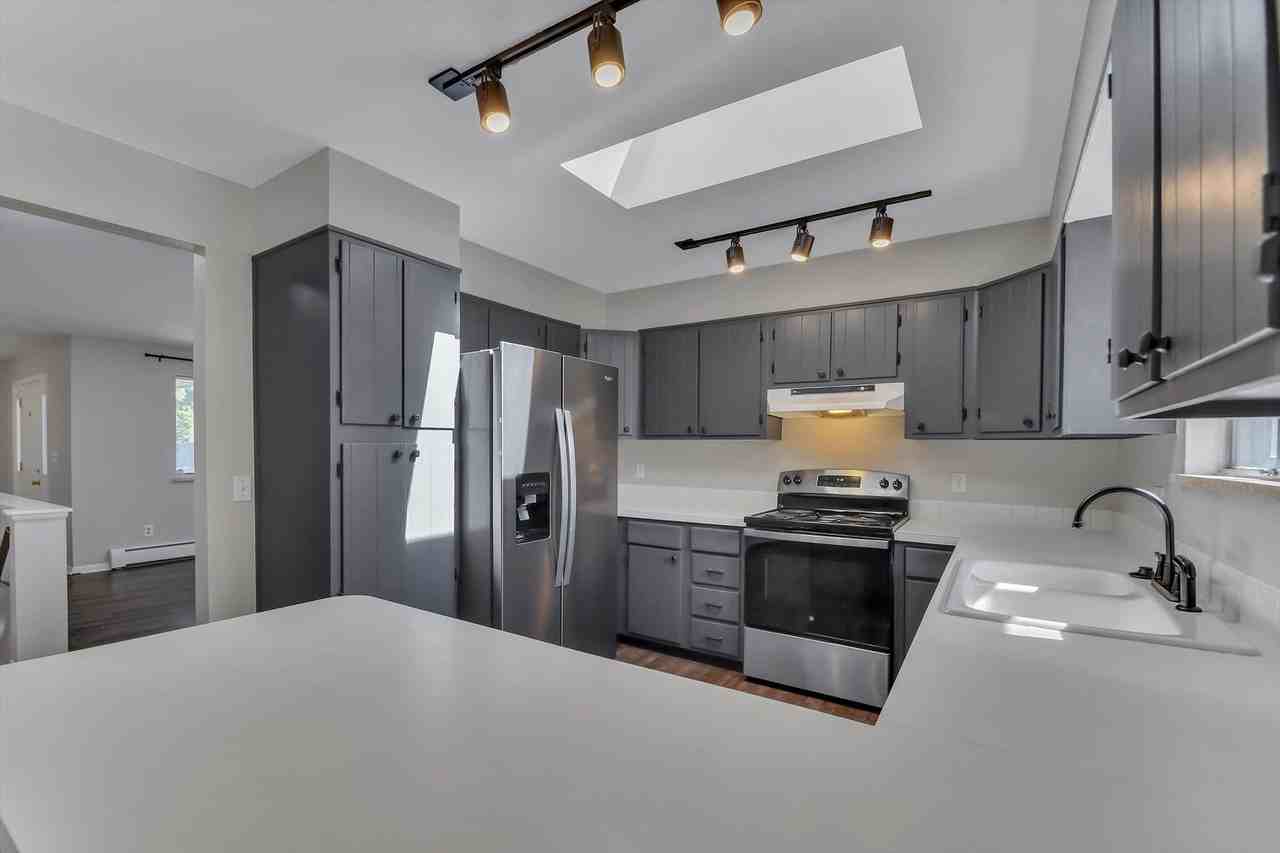 7687 Newman St - Photo 7 of 40