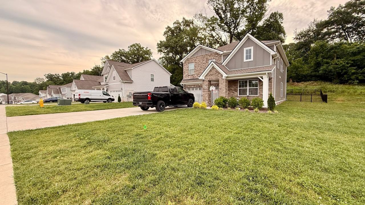 1071 Ross Farms Blvd - Photo 2 of 4