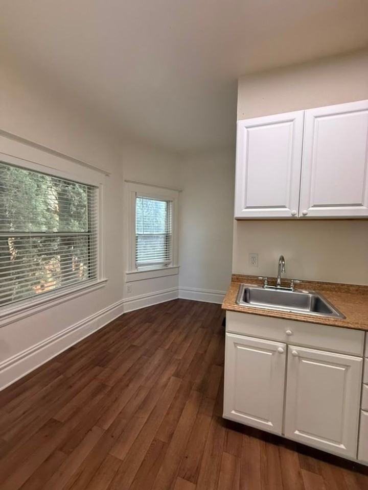 3018 I St #A - Photo 5 of 11