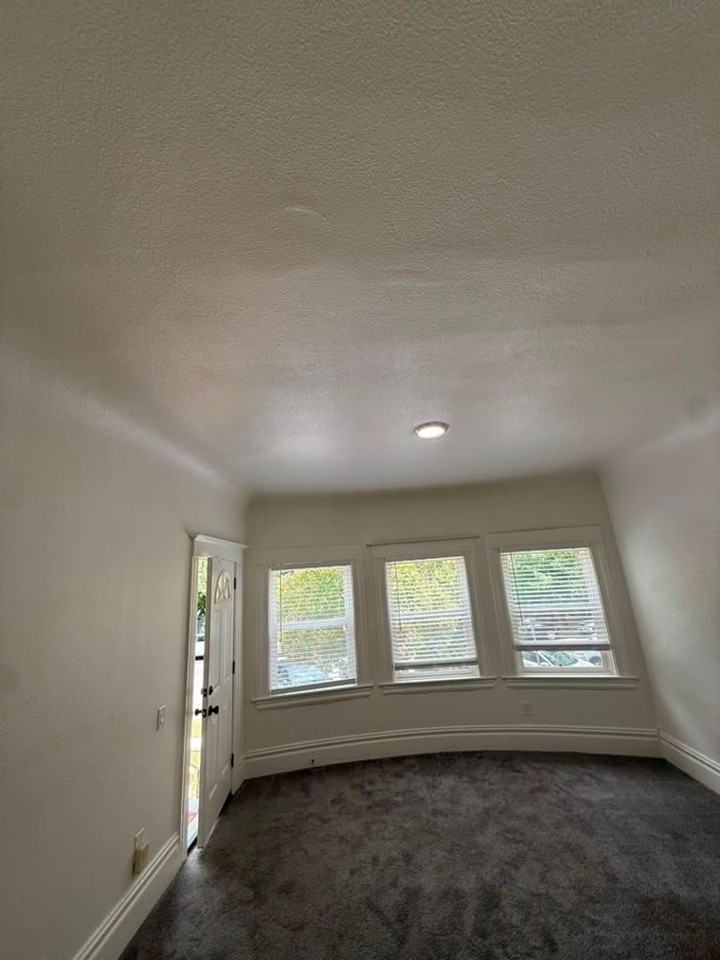 3018 I St #A - Photo 6 of 11