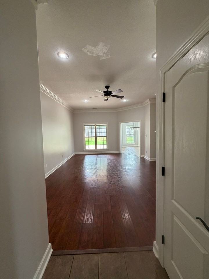 4717 Winged Foot Ln - Photo 2 of 15
