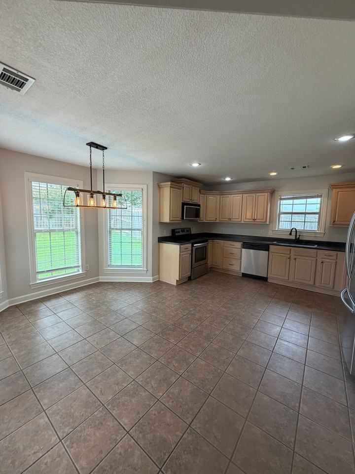 4717 Winged Foot Ln - Photo 4 of 15