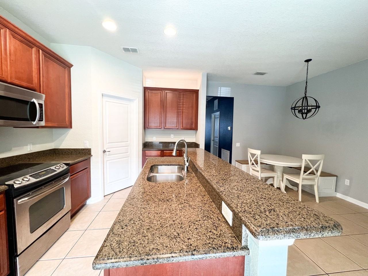 7722 Fairgrove Ave - Photo 4 of 21