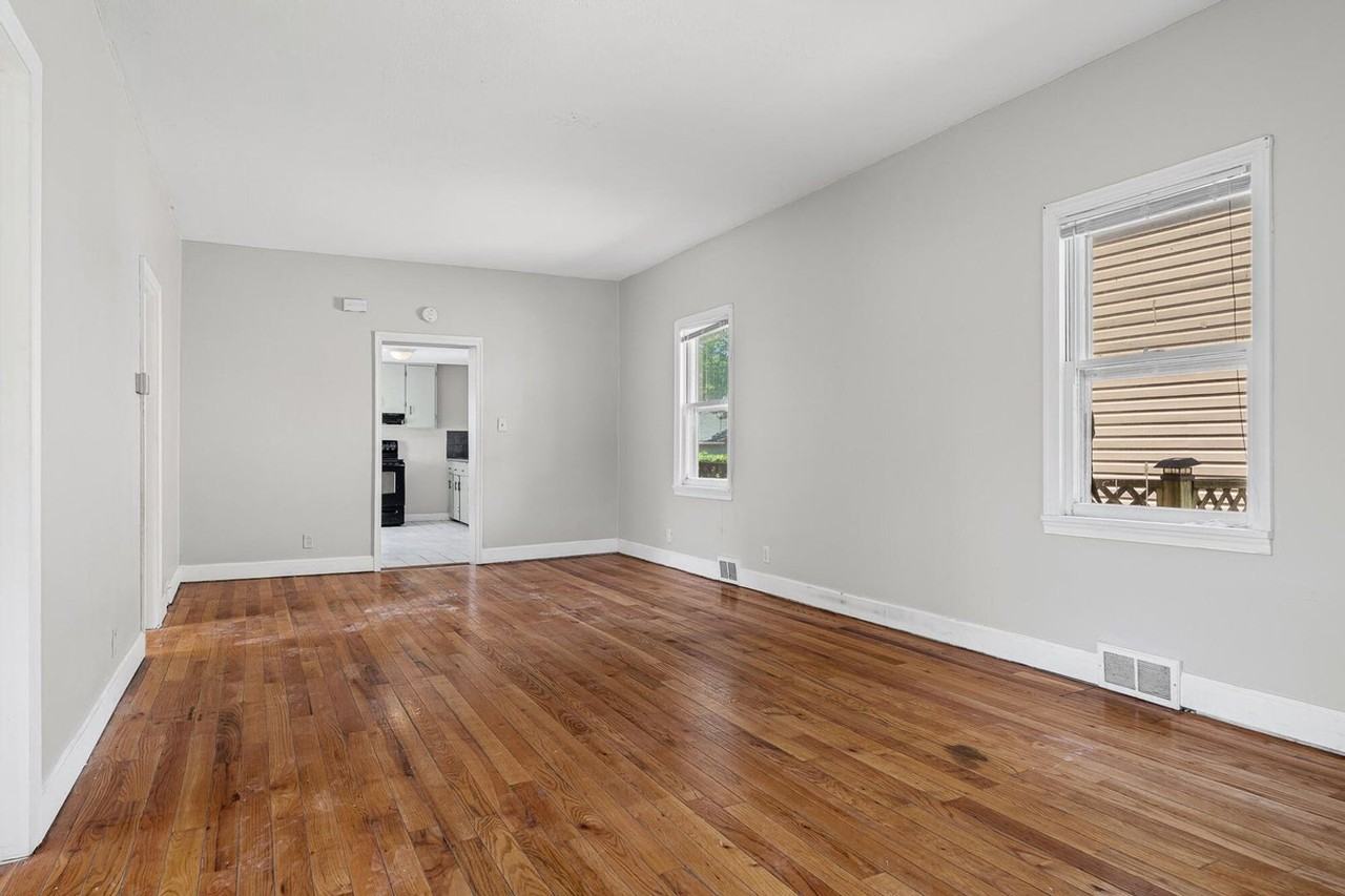 1513 Liberty St - Photo 3 of 9
