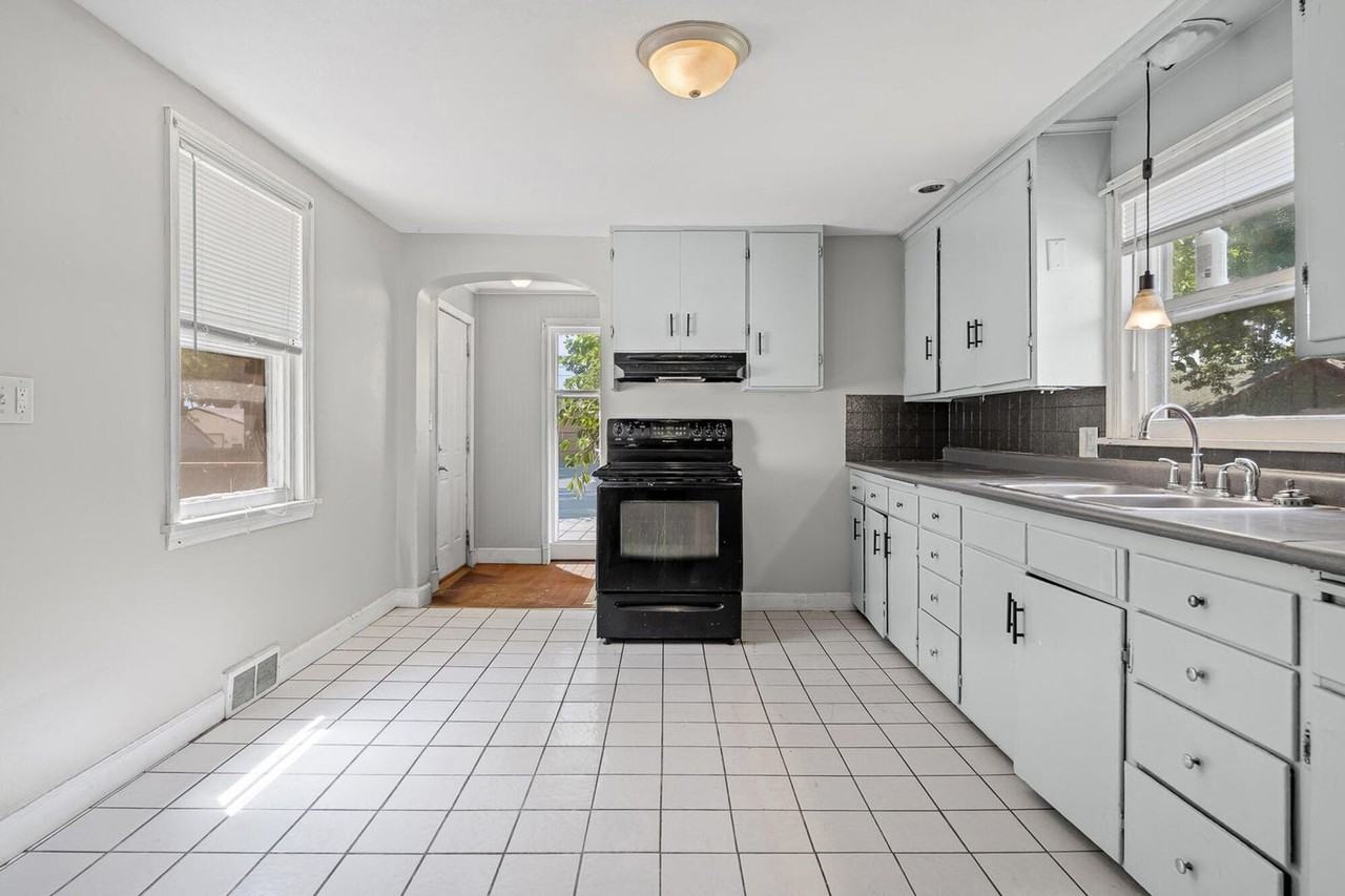 1513 Liberty St - Photo 5 of 9