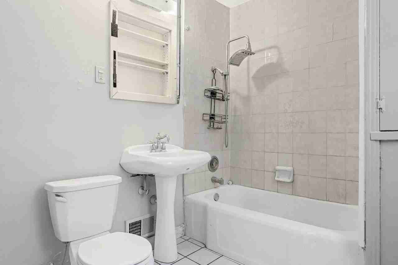 1513 Liberty St - Photo 7 of 9