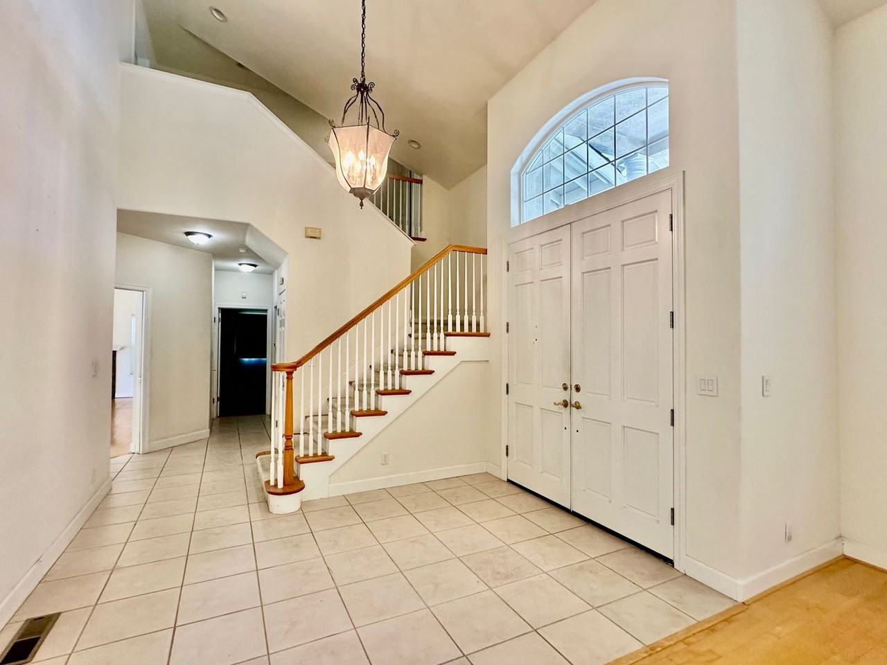 388 Knowles Dr - Photo 2 of 15