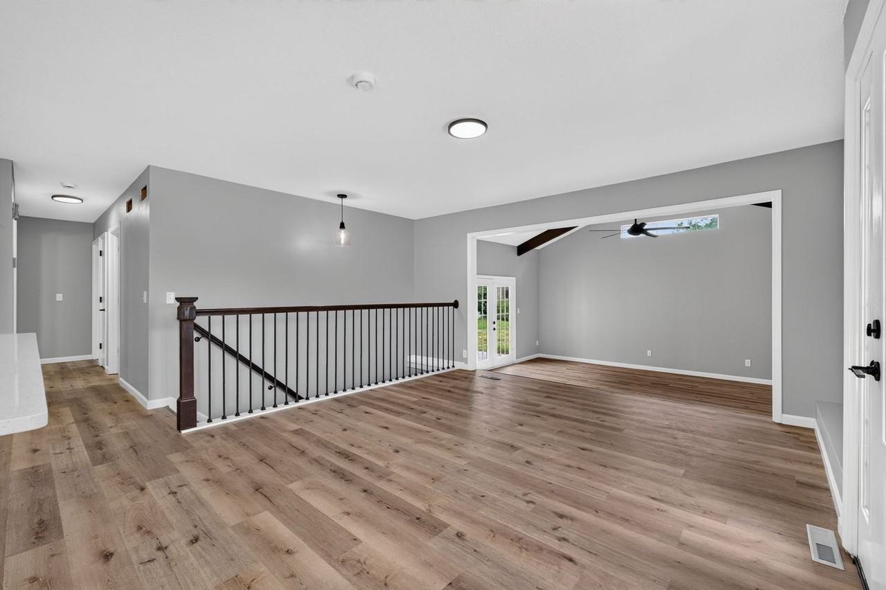 2111 Timber Creek Dr - Photo 4 of 36