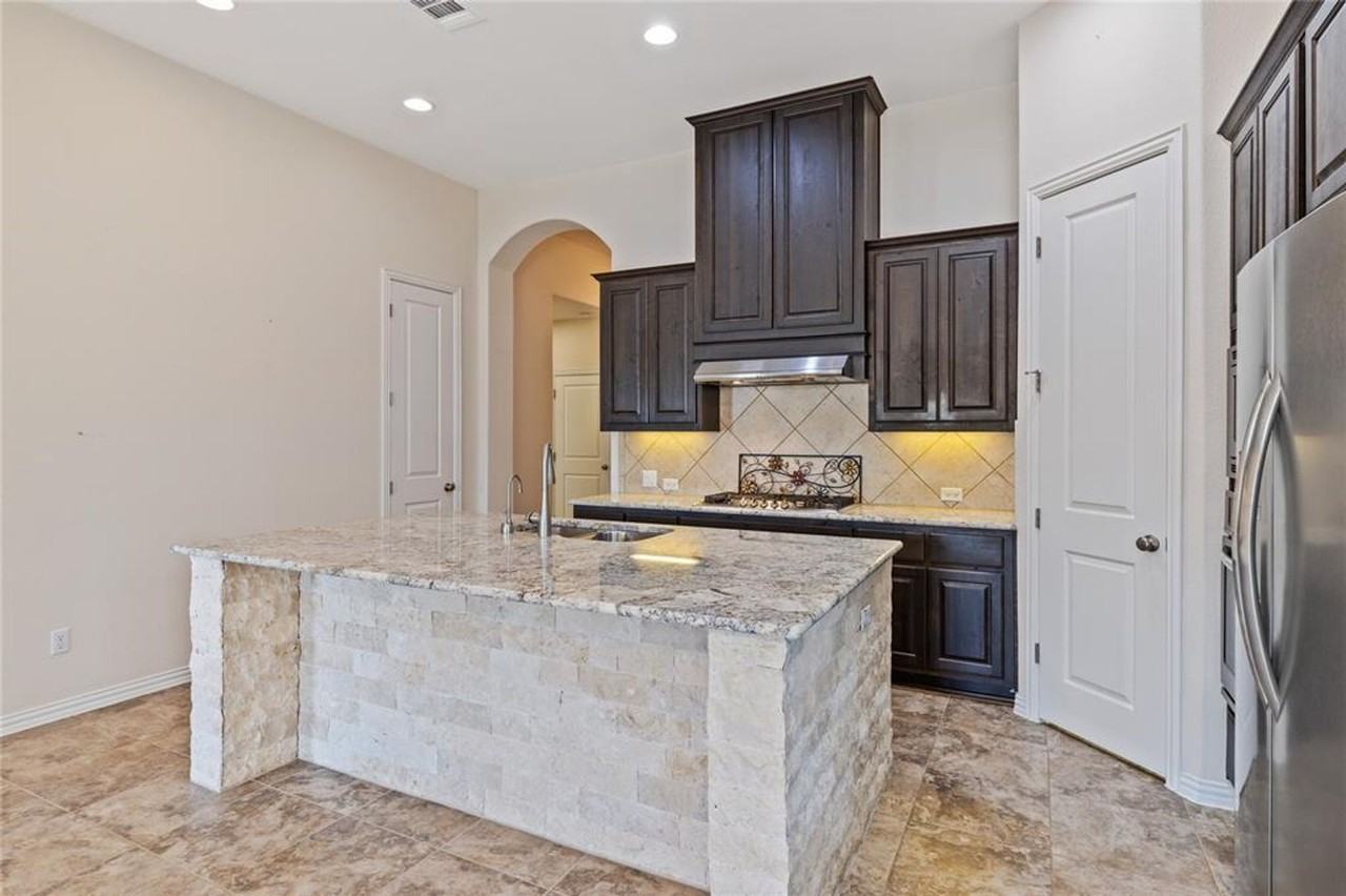 4216 Hannover Way - Photo 7 of 35