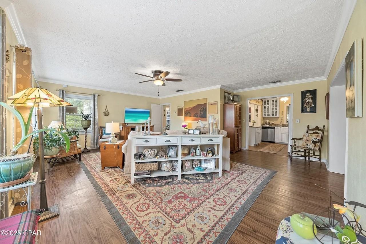 321 S Bonita Ave - Photo 4 of 31