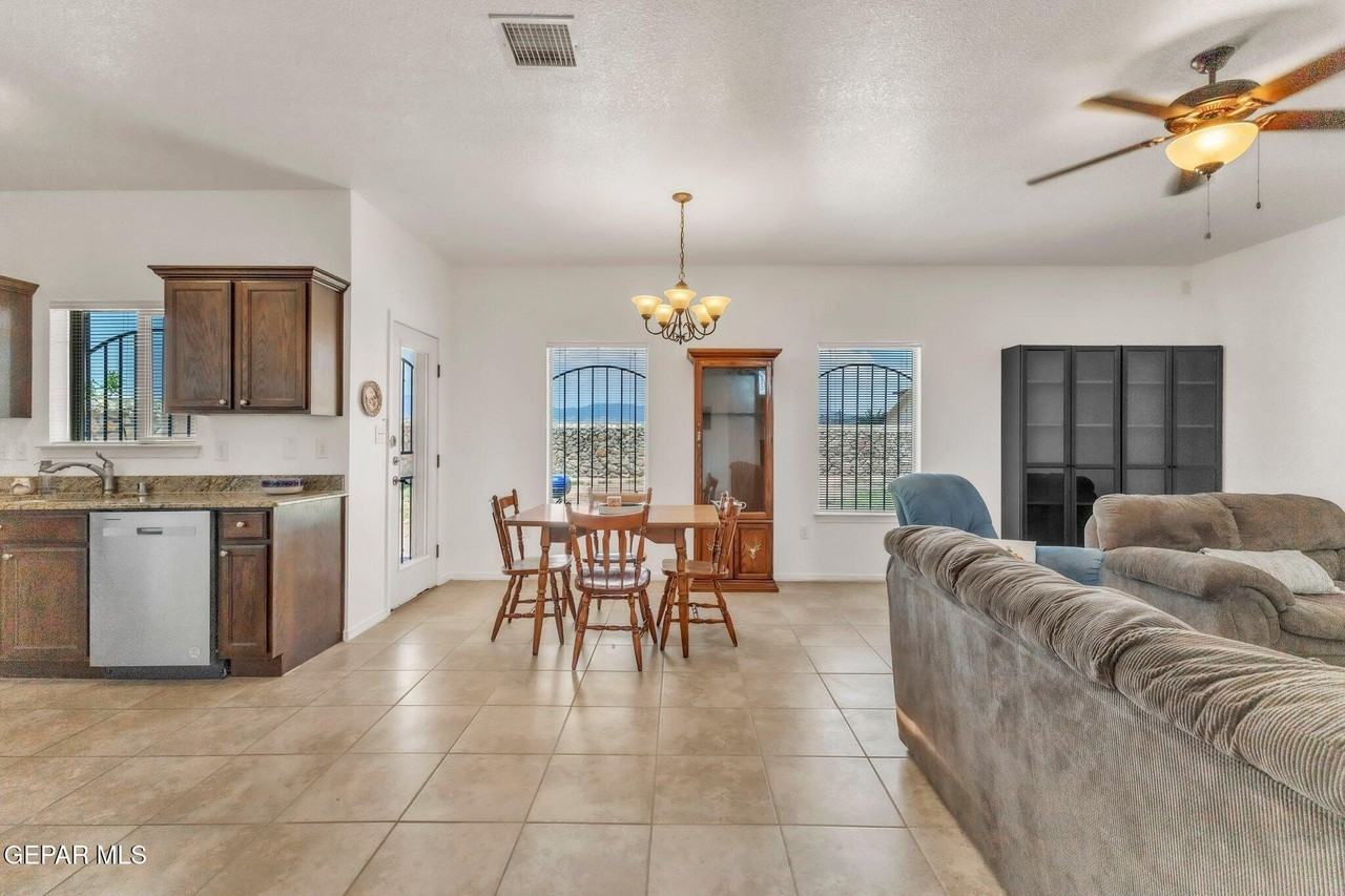 7359 Burntside Ln - Photo 4 of 26
