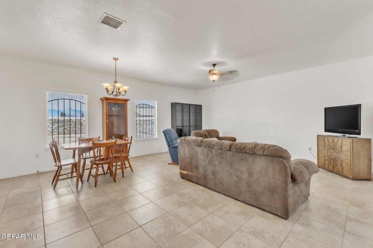 7359 Burntside Ln - Photo 5 of 26