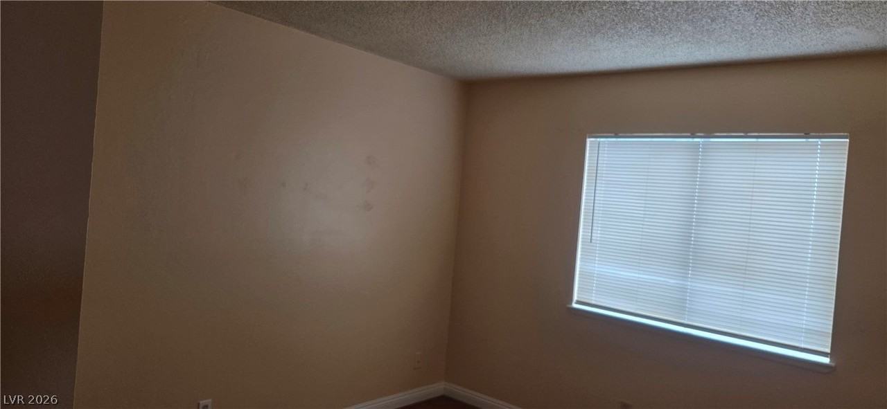4459 Skyview Dr - Photo 3 of 14