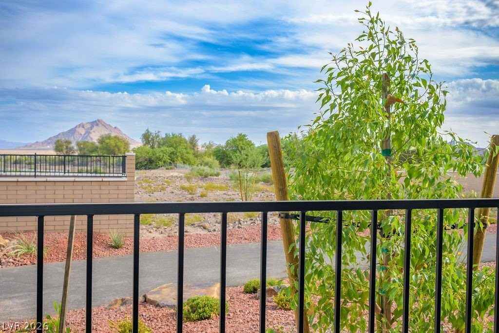 482 Golden Myna Ave - Photo 5 of 41