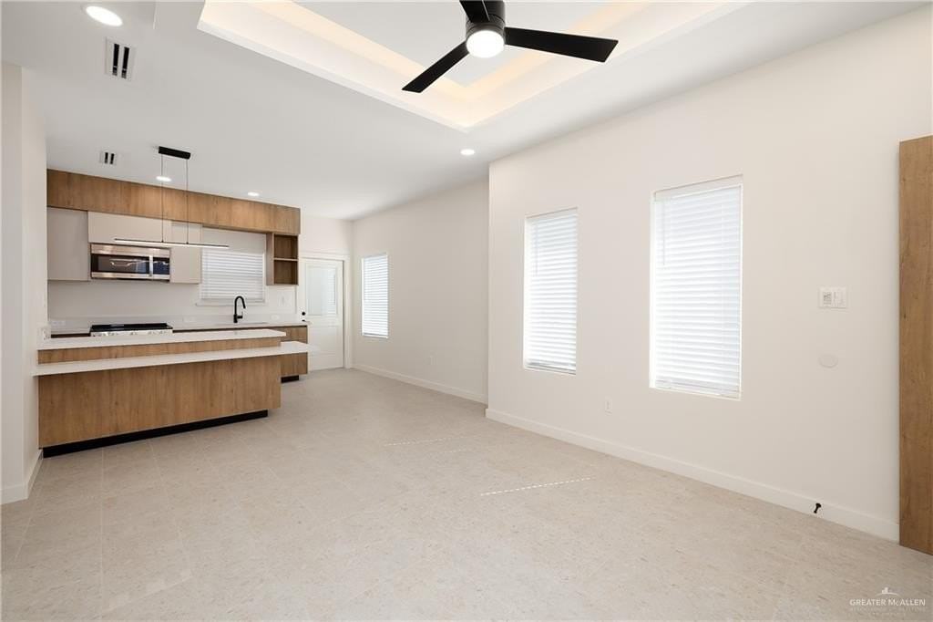 11413 N 25th St #4 - Photo 3 of 12