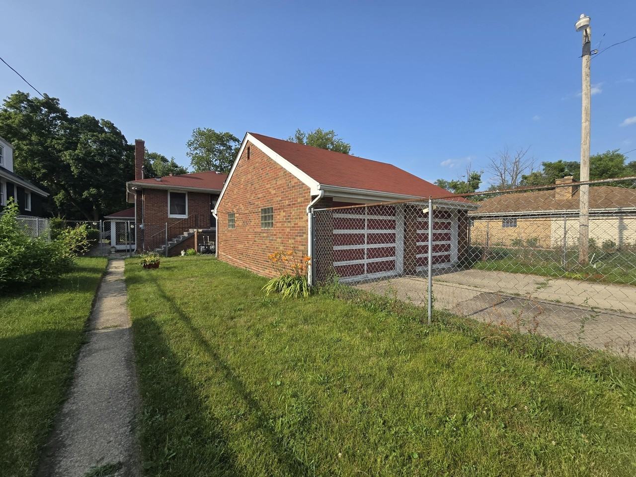 535 E 43rd Ave - Photo 5 of 27