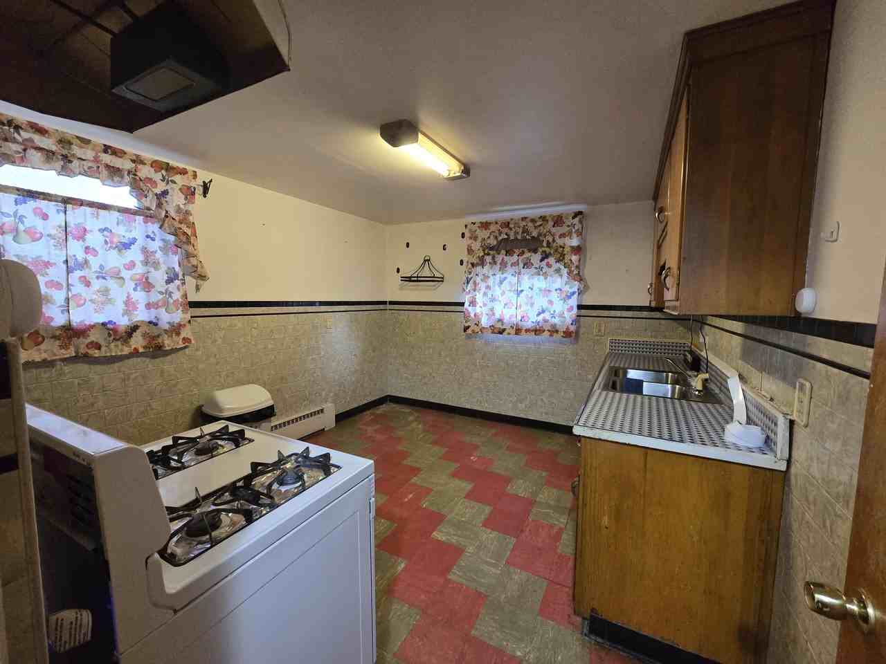 535 E 43rd Ave - Photo 6 of 27