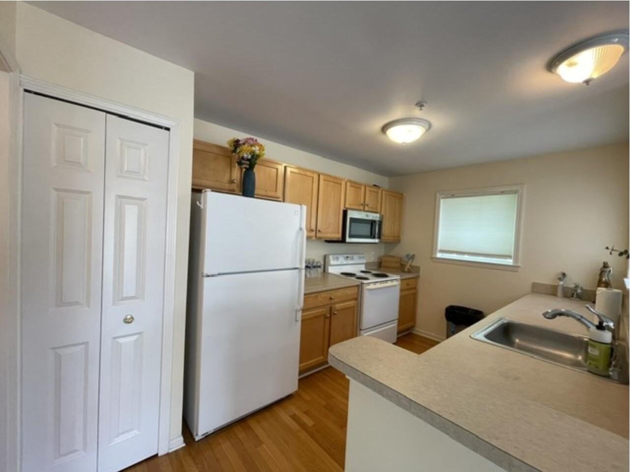 2806 Barclay Way - Photo 3 of 38