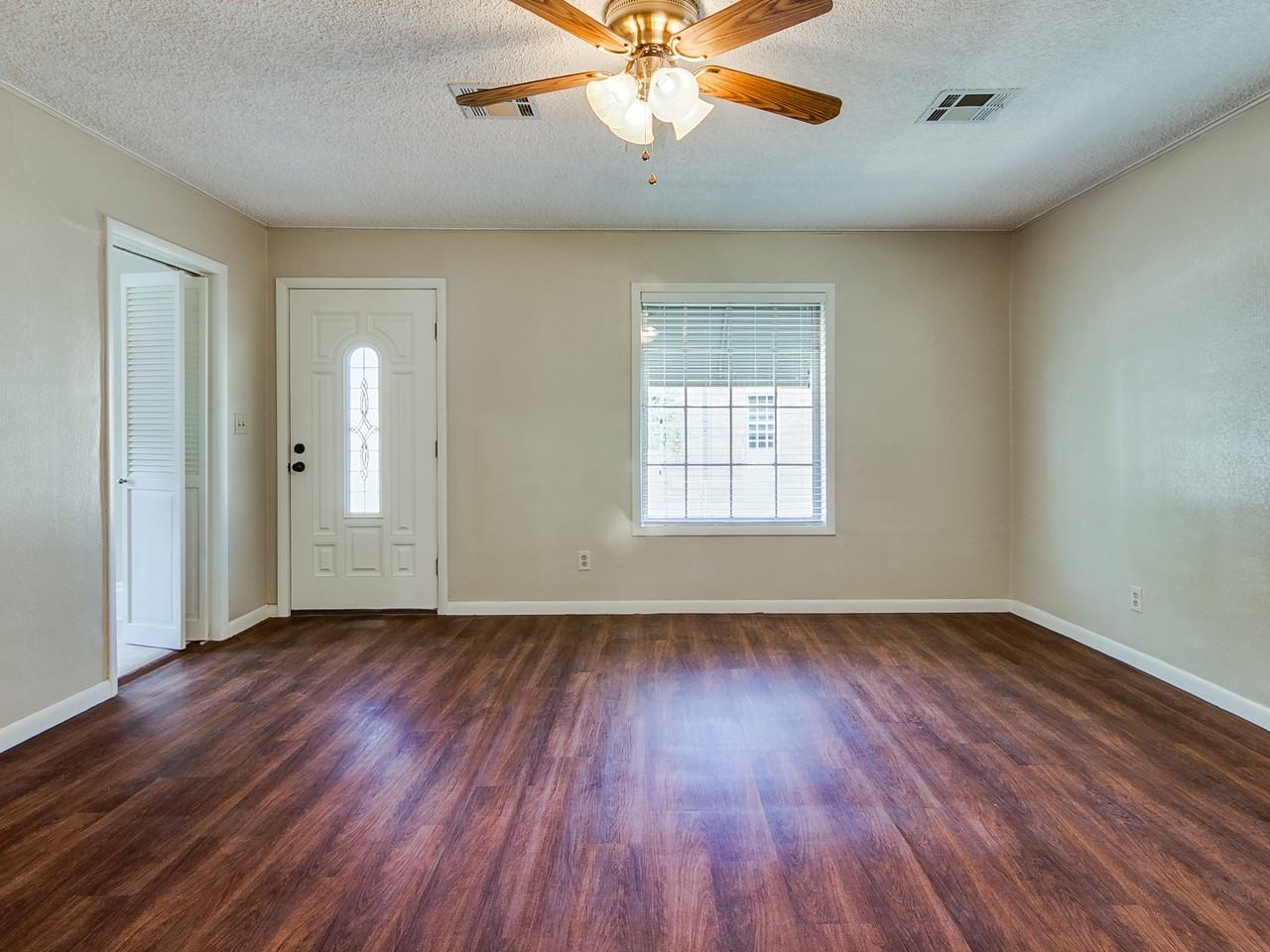 214 N Ash St #1 - Photo 2 of 11