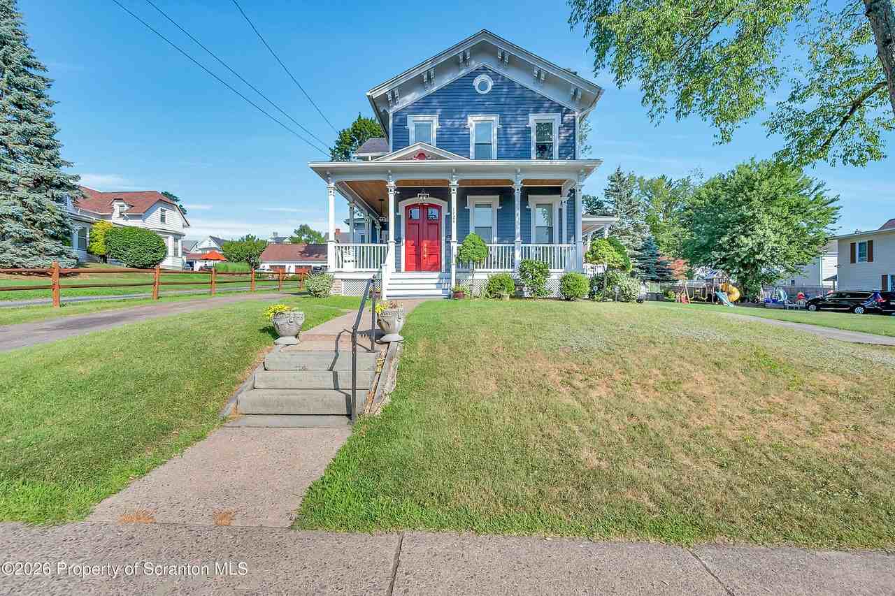 1724 Monsey Ave #TOP - Photo 2 of 32