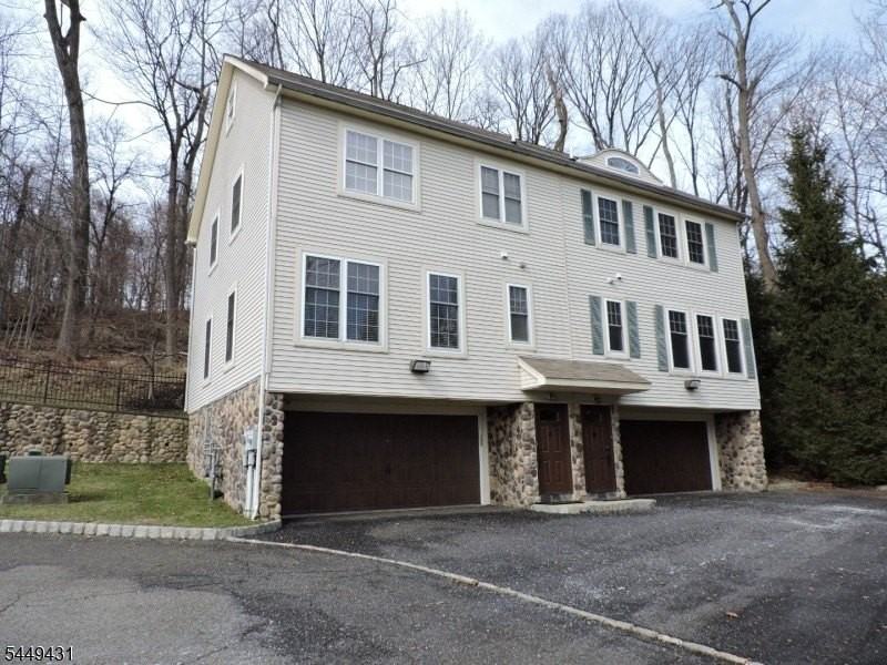 8 Entrance Ave