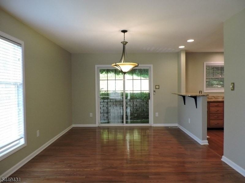 8 Entrance Ave - Photo 3 of 8