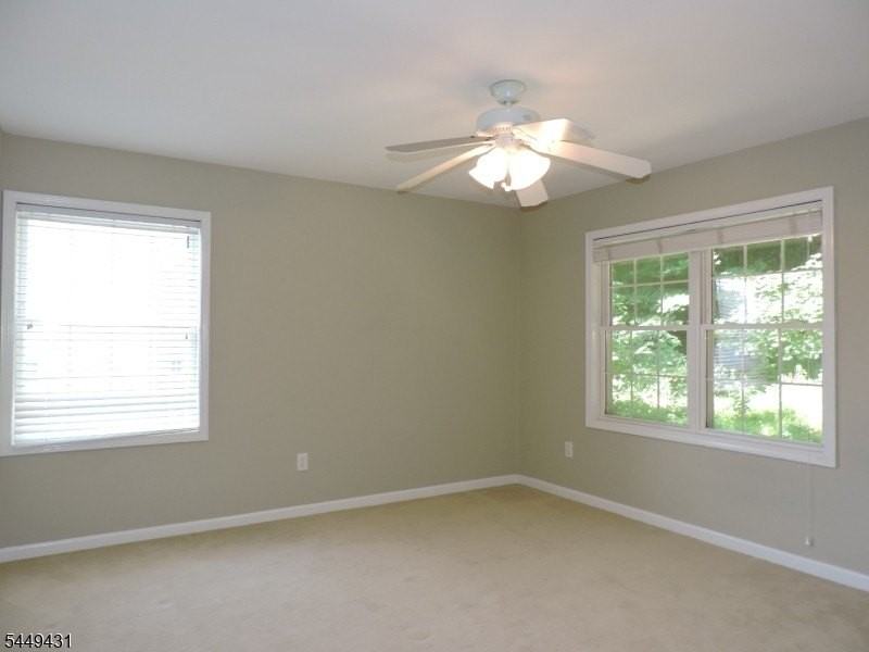8 Entrance Ave - Photo 5 of 8