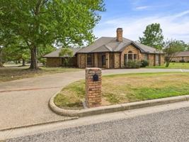 featured image of 1178 Oval Dr
