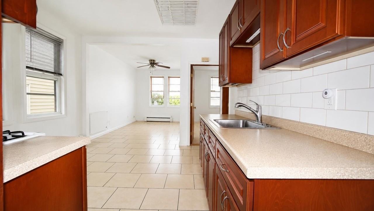291 Linden Ave - Photo 4 of 13