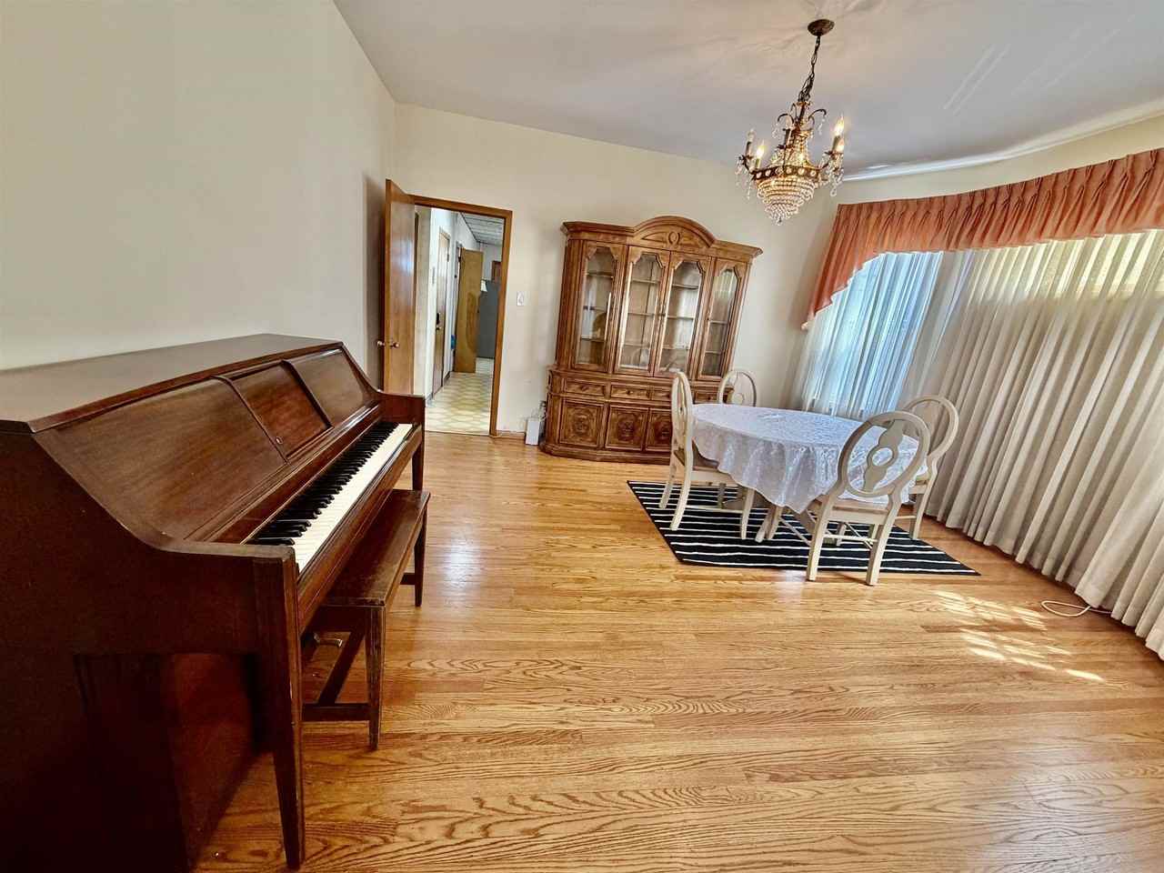 336 Avenue C - Photo 3 of 16