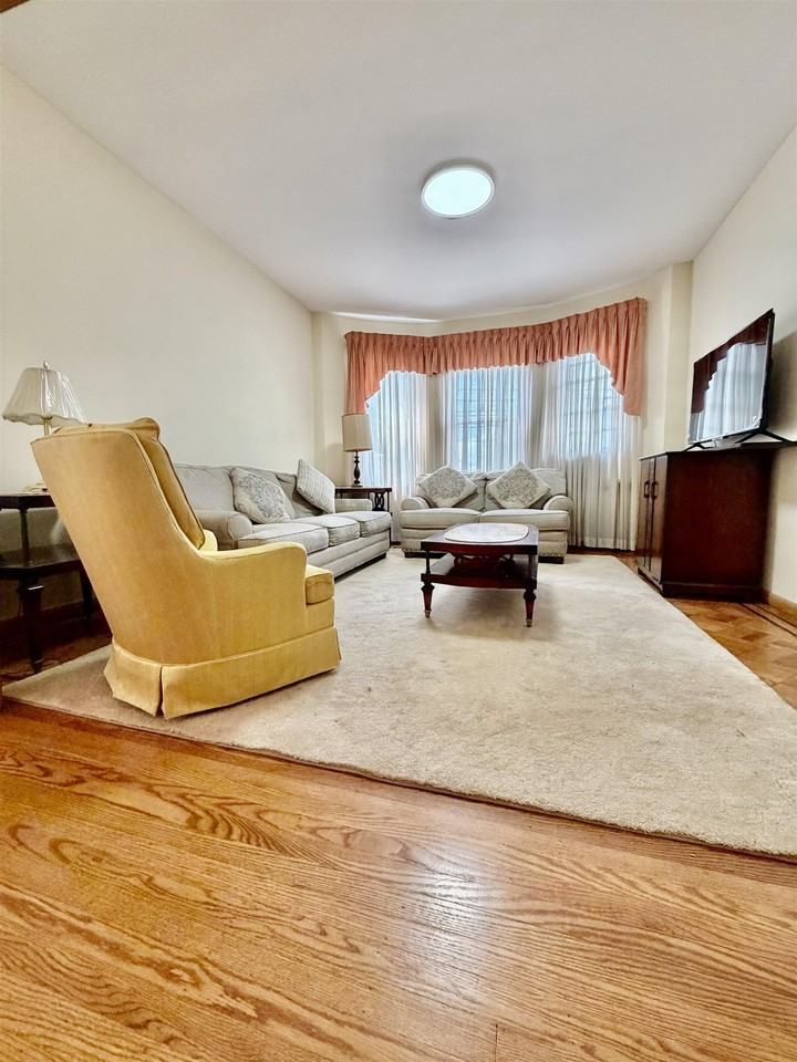 336 Avenue C - Photo 4 of 16