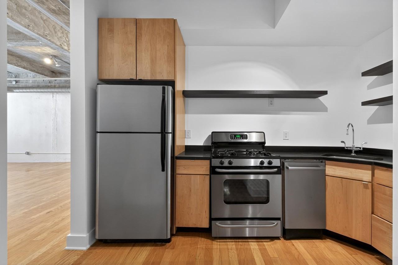 140 Bay St #5E - Photo 7 of 15