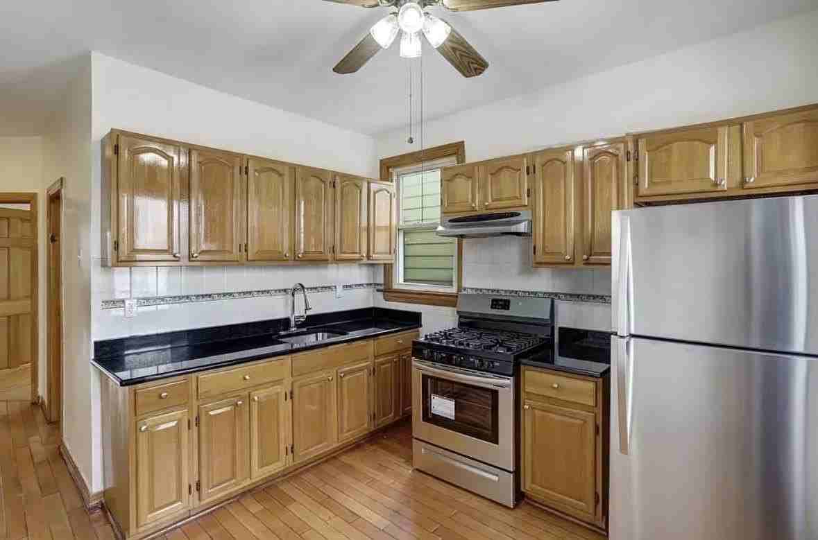 270 Stevens Ave - Photo 3 of 13