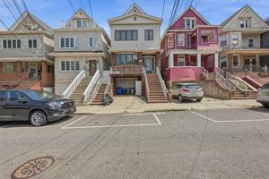 featured image of 129 W 28th St #1
