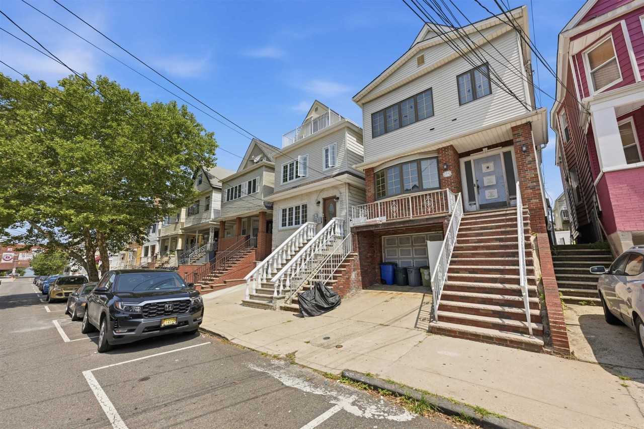 129 W 28th St #1 - Photo 2 of 21