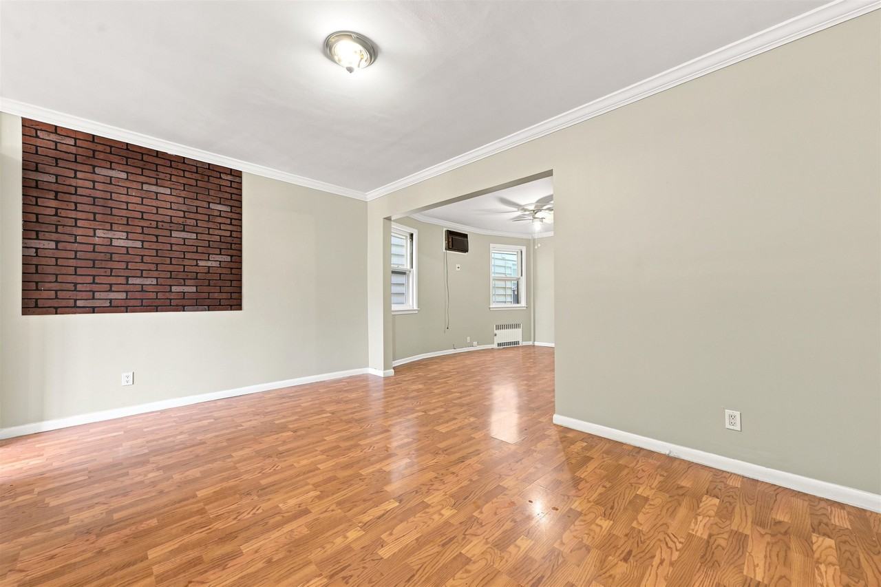 129 W 28th St #1 - Photo 4 of 21