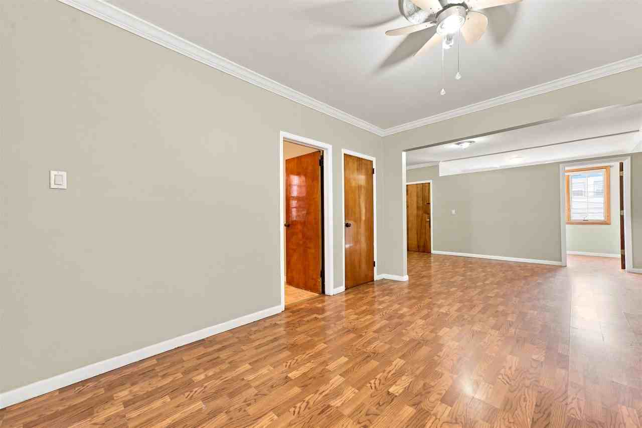 129 W 28th St #1 - Photo 5 of 21
