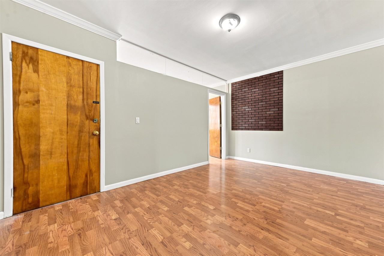 129 W 28th St #1 - Photo 6 of 21