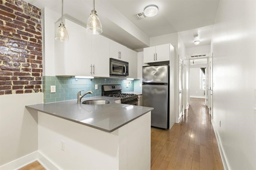 322 Grand St #3R - Photo 6 of 11