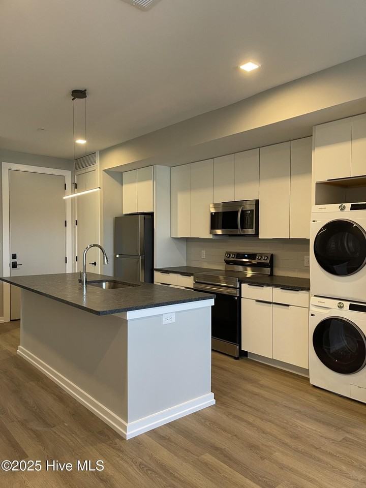 607 S 11th St #207 - Photo 2 of 12