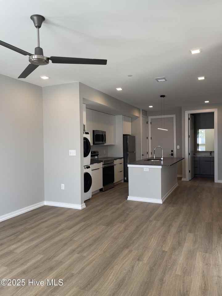 607 S 11th St #207 - Photo 6 of 12