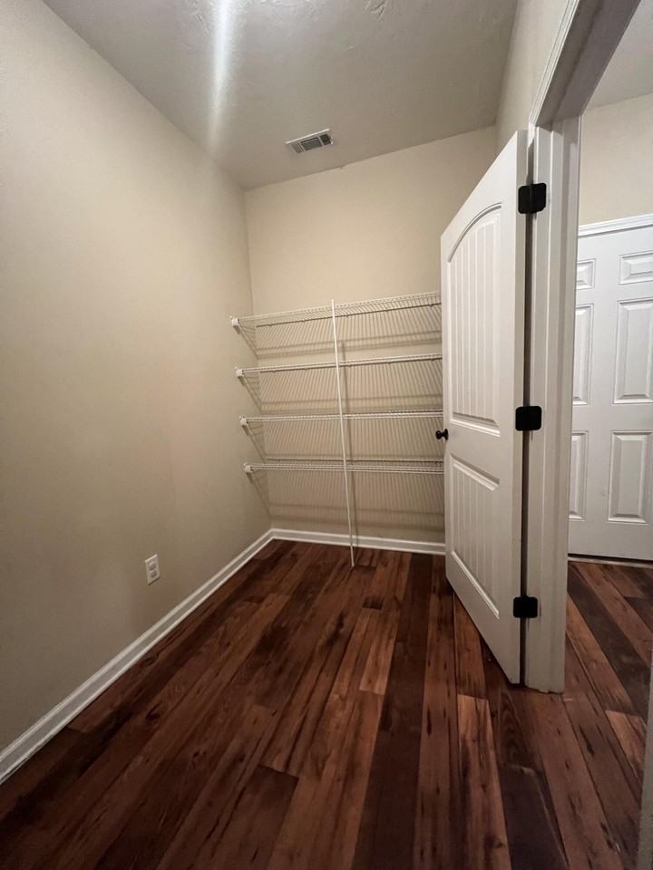 5013 Sunderlund Ct - Photo 7 of 17
