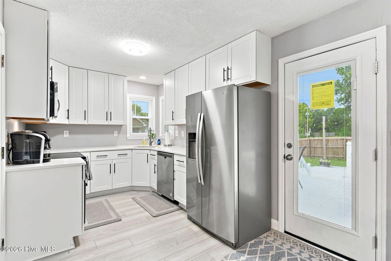 7228 Quail Woods Rd - Photo 3 of 36